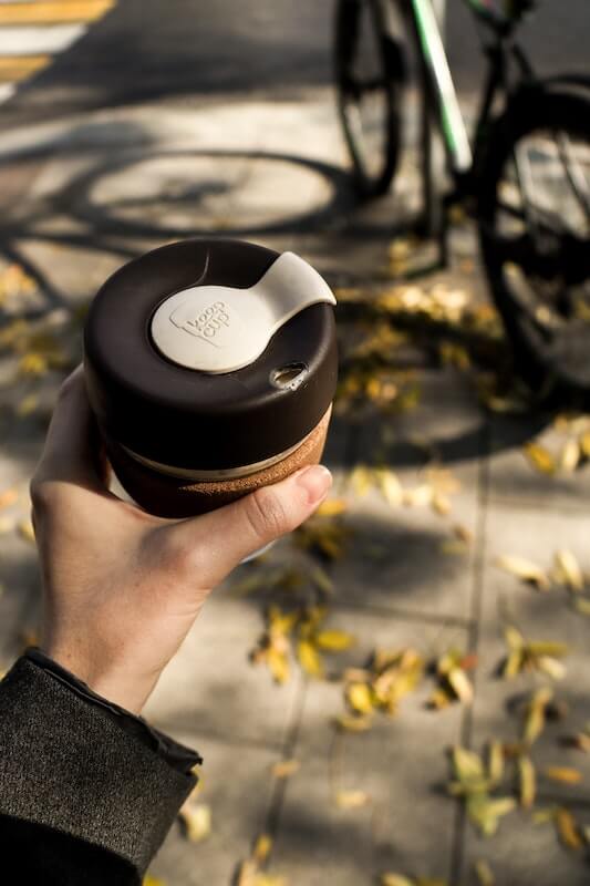 Nachhaltiger Kaffeebacher To-Go © Marie G.