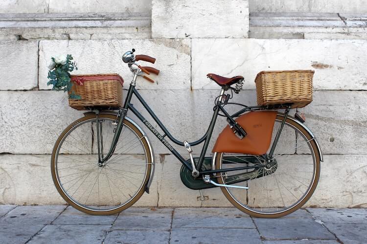 Fahrrad mit Korb © Nathan Staz